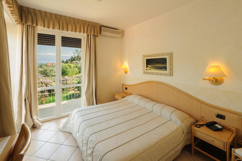 Hotel Garden Zorzi San Felice del Benaco Rum bild